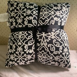 Pair of Envogue throw pillows.  New, never used navy and white.